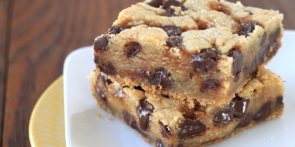 salted caramel chocolate chip cookie bars
